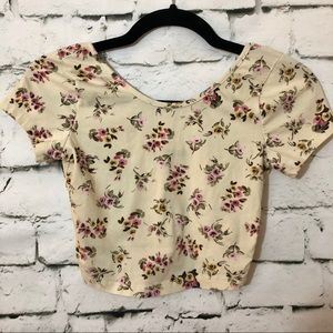 Brandy Melville | Cream Crop Top Cream Floral